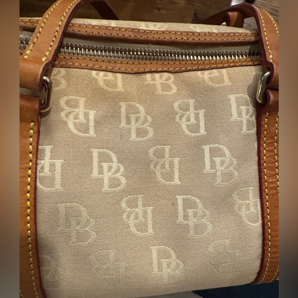 Vintage 2000 Dooney & Bourke Signature Barrel Bag - Picture 8 of 16